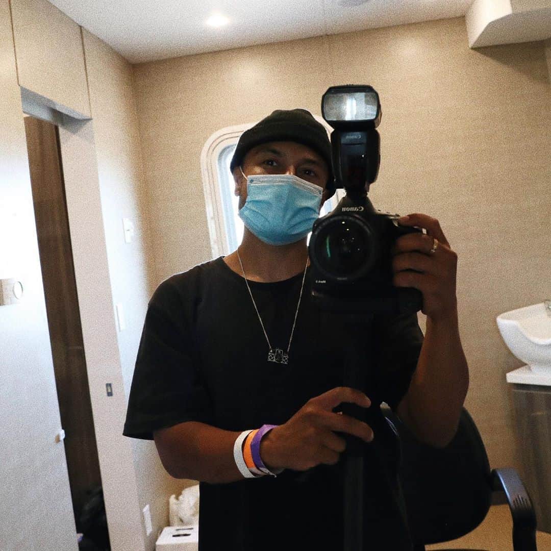 Alfredo Floresのインスタグラム：「new normal 😷📸 #setlife」