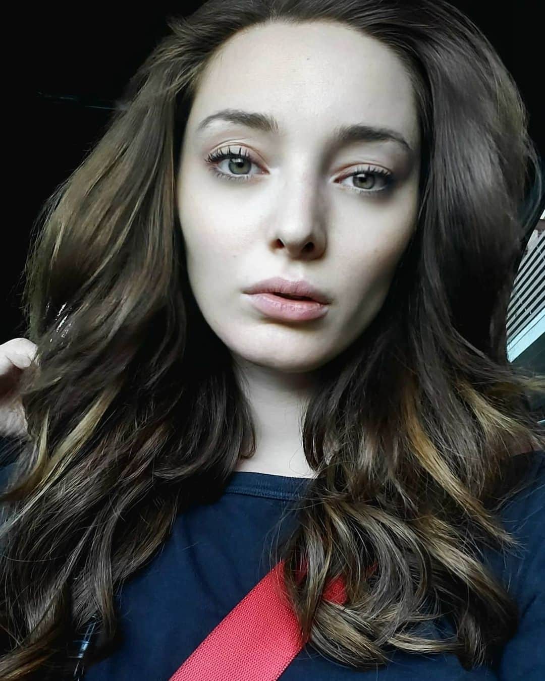エマ・デュモンのインスタグラム：「Ready for 2021... also need a lip mask. Yikes」