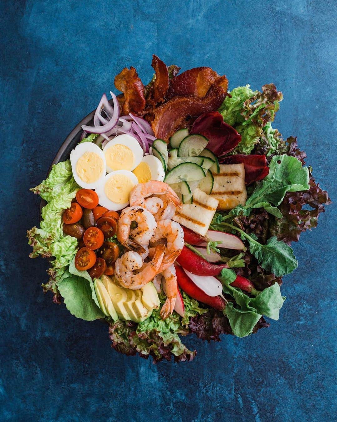 ティファニー・ティーセンさんのインスタグラム写真 - (ティファニー・ティーセンInstagram)「The salad of my dreams ❤️ My Grilled Shrimp Cobb Salad #recipe on #blog #linkinbio」8月29日 3時55分 - tiffanithiessen