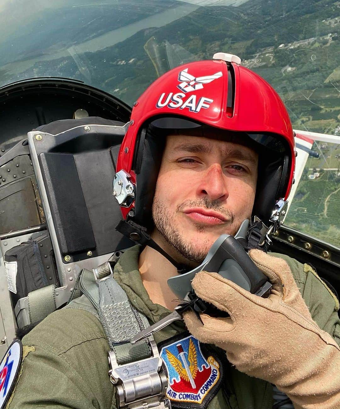 ドクター・マイクさんのインスタグラム写真 - (ドクター・マイクInstagram)「Doctor in an F-16 at 25,000 ft 🚀 Major video collaboration with the @afthunderbirds incoming 🔥 #9gs #f16 #usaf」8月29日 3時55分 - doctor.mike