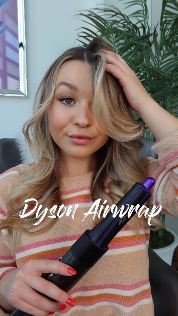 トーリ・ウェブスターのインスタグラム：「Want the best blowout of your life every day? Then it's time to integrate the @dysonhair Airwrap into your haircare routine! 👏🏻🙋🏼‍♀️ This technology is so easy to use and promises beautiful, show-stopping hair. Here are my go-to easy steps for achieving the best results:  •Start with 70-80% damp hair, and section off into little pieces.  •Place the barrel one inch away from the hair (the hair will attach itself to the barrel). •Hold for 7-10 seconds.  •Add a quick cold shot. •Release, and run your fingers through your hair for the perfect lived-in and natural look!   Check out my stories to learn more and shop! #DysonHairHealth」