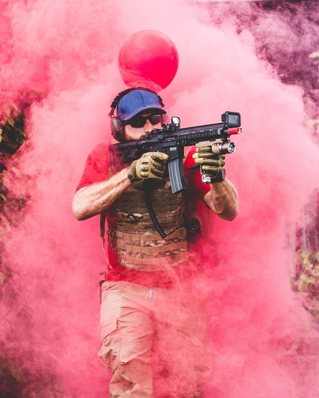 Dude Perfectさんのインスタグラム写真 - (Dude PerfectInstagram)「GAME ON. Epic Airsoft Battle 3 launches Monday!  PICK YOUR SQUAD: 🔴 Team Red: Ty, Coby, Sparky 🔵 Team Blue: Cody, Cory, Garrett」8月29日 4時09分 - dudeperfect