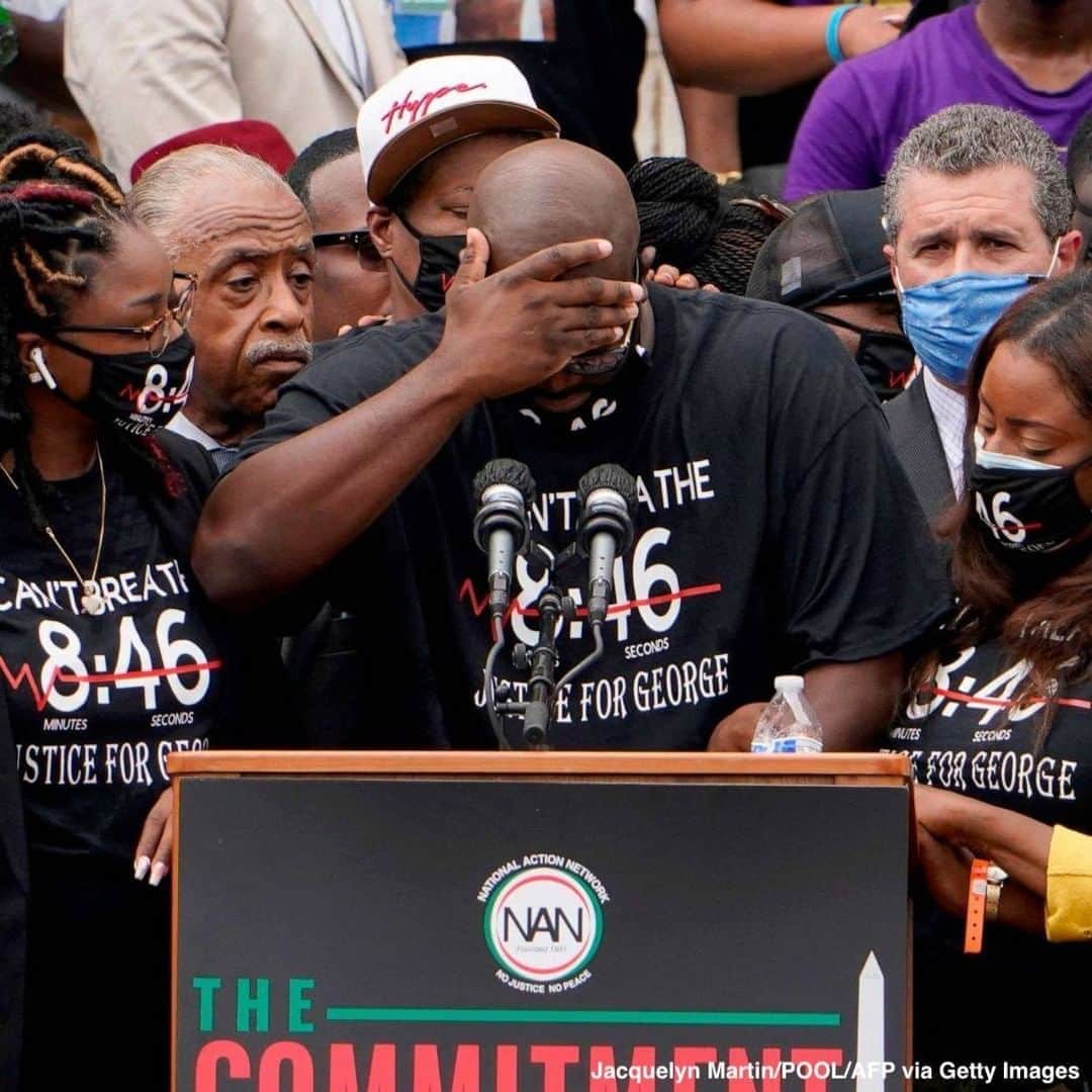 ABC Newsさんのインスタグラム写真 - (ABC NewsInstagram)「Philonise Floyd, George Floyd's brother, gets emotional while speaking at the Lincoln Memorial during the "Commitment March: Get Your Knee Off Our Necks" protest. #georgefloyd #marchonwashington #policereform #blacklivesmatter #racialjustice」8月29日 4時10分 - abcnews
