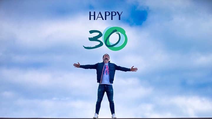 ボージャン・クルキッチのインスタグラム：「El tiempo vuela... pero siempre joven. Gracias por las felicitaciones. 😉🎂 Time really flies but forever young!! Thank you all for the nice messages. #30」
