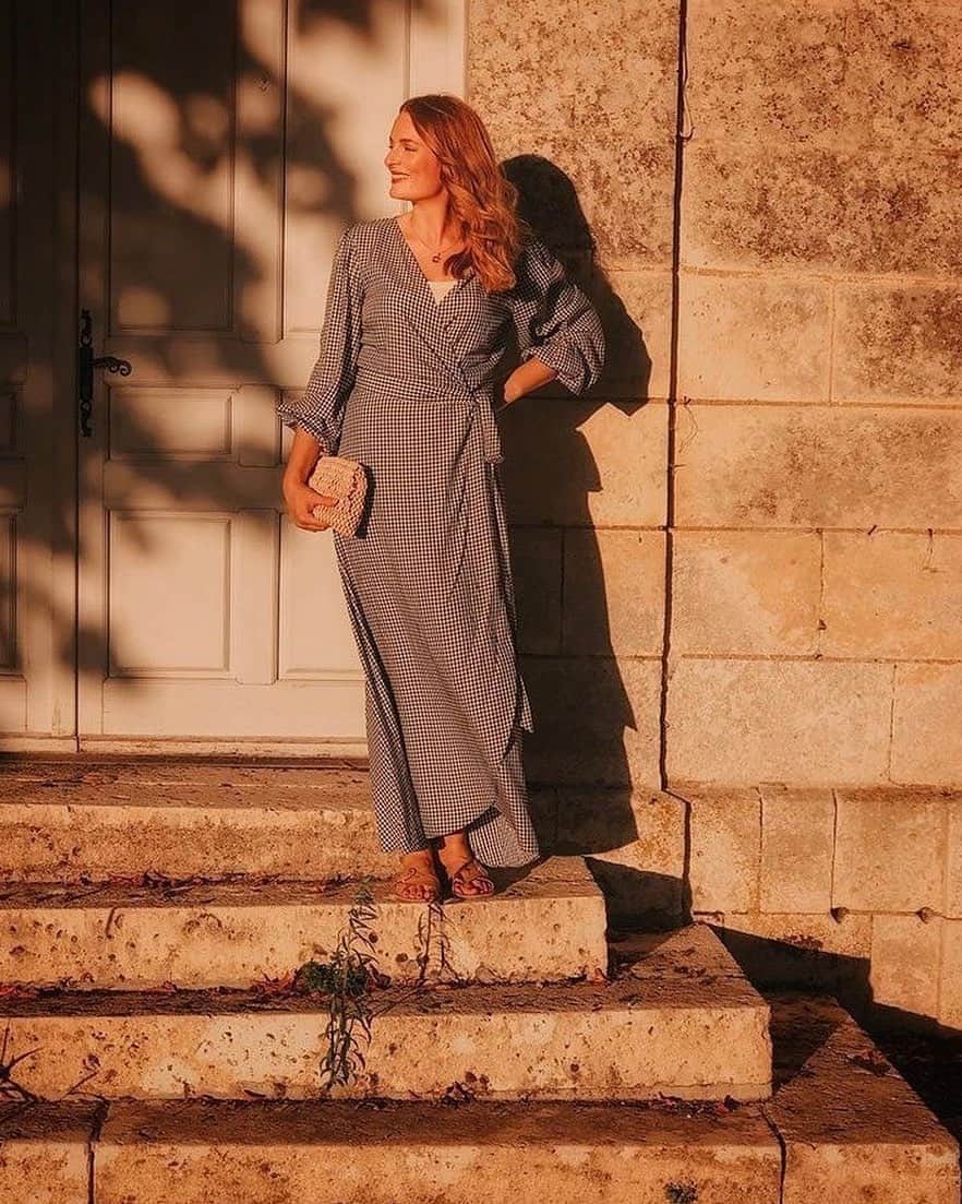 Nextさんのインスタグラム写真 - (NextInstagram)「Looking into the bank holiday weekend like... (🙏 for sunshine) @simoneoaks Tap to shop 🔎 Dress: 974973 @emmawillisofficial」8月29日 4時55分 - nextofficial