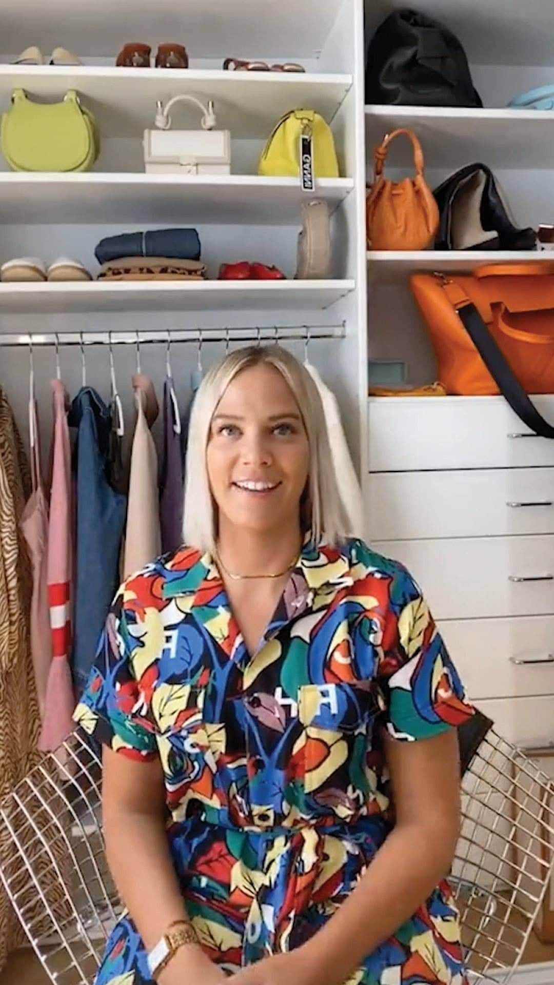 Fashion Weekのインスタグラム：「Sit down with sustainable stylist @cassandra to learn her three Es of shopping sustainably, check out some of her favorite brands and find out how you can start making your wardrobe more sustainable now!」