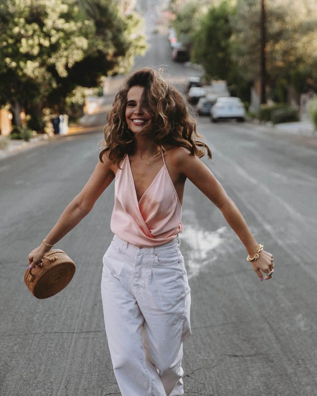 Collage Vintageのインスタグラム：「All smiles because it’s Friday and I’m going to see one of my best friends 🍾🥳 @revolve #revolvesummer」