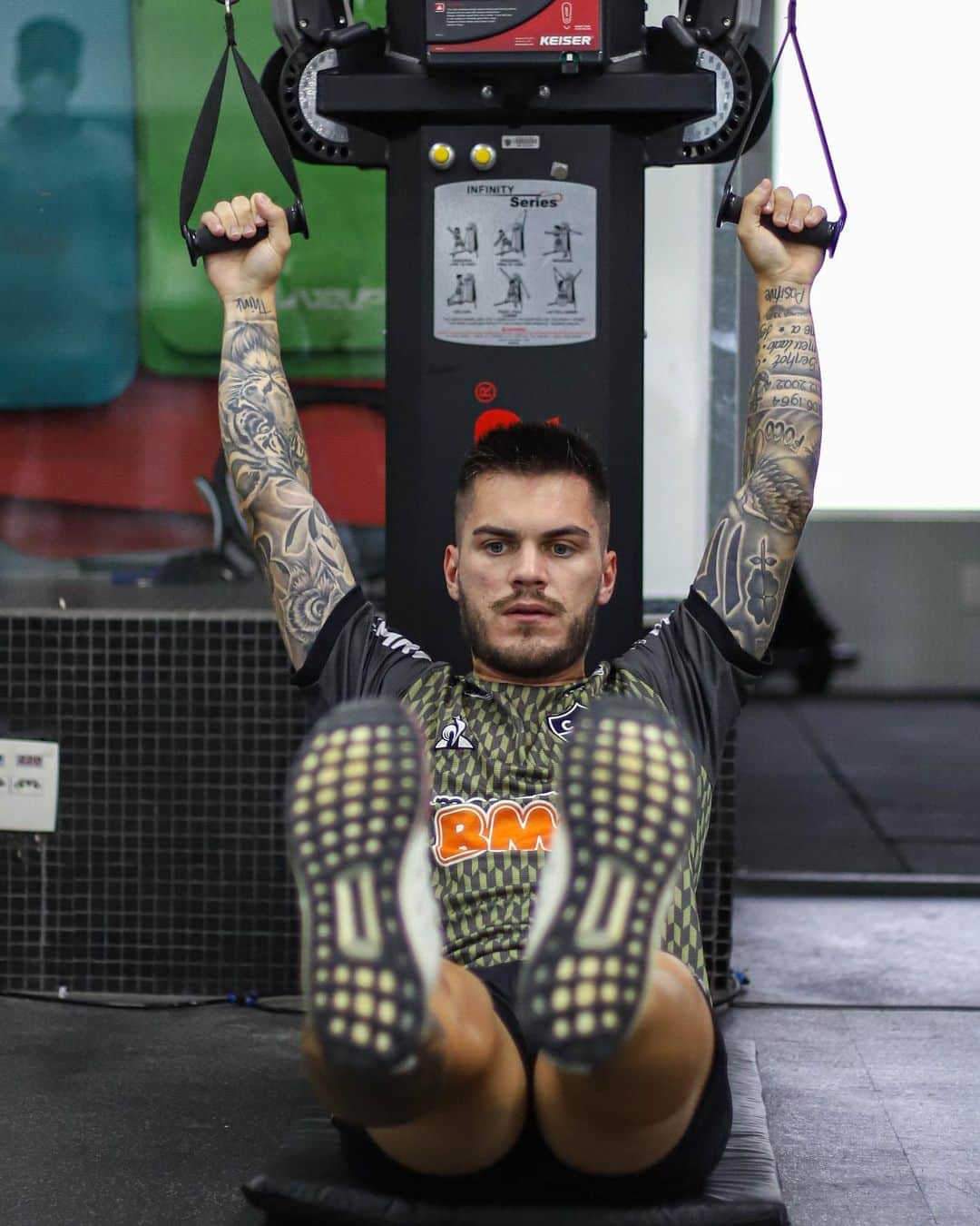 ナタンのインスタグラム：「Trabalho & Dedicação 💪🏻」