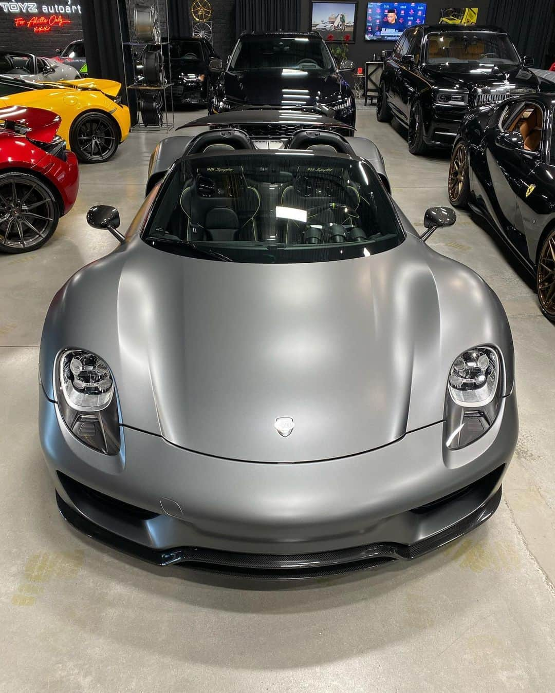 CarsWithoutLimitsさんのインスタグラム写真 - (CarsWithoutLimitsInstagram)「Porsche 918 Spyder #611 @toyzautoart  #CarsWithoutLimits #Porsche #918Spyder」8月29日 5時36分 - carswithoutlimits