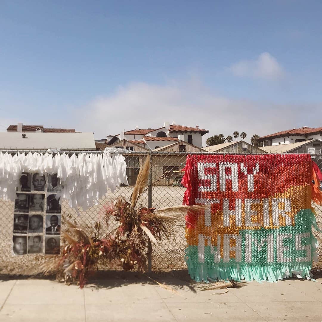 シービーズのインスタグラム：「Around the corner from our shop in Santa Barbara is a Say Their Names Memorial. For us and our local community it serves as a daily reminder to show up, listen, and fight for justice. ⁣ ⁣⁣ ⁣#blacklivesmatter #forallforalltime」