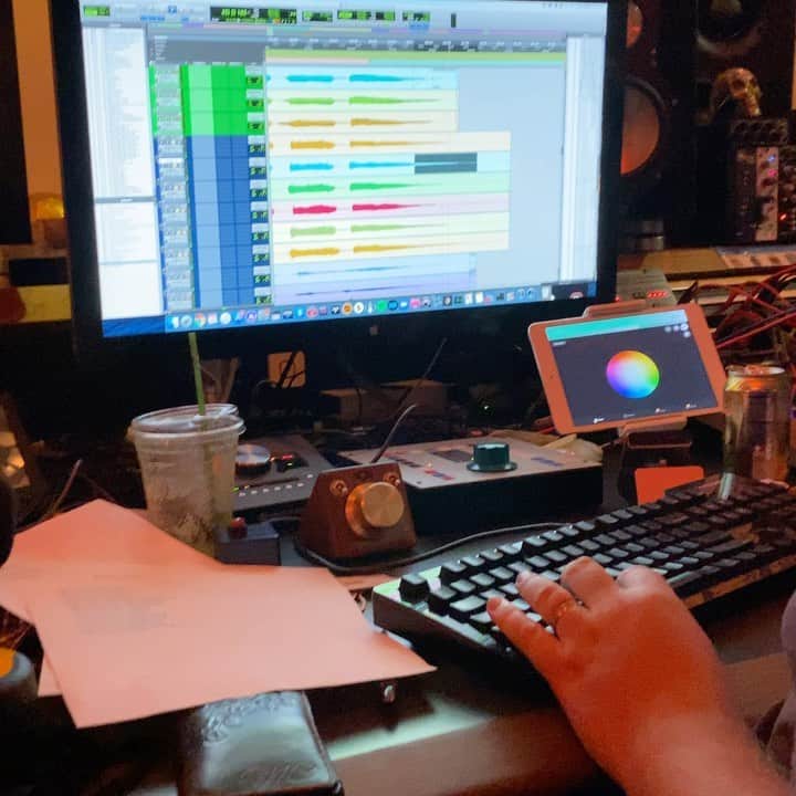 ウォーク・ザ・ムーンのインスタグラム：「the new single goes like」