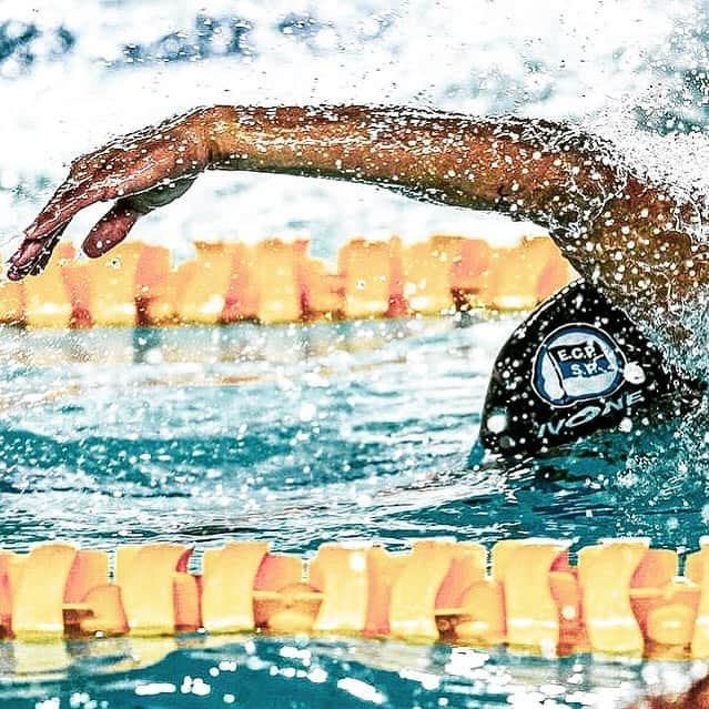 マテウス・サンタナのインスタグラム：「Goals are meaningless without the intermediary process to get you there. The journey is where your goals are formed and realised. Keep your eyes on the prize but enjoy the journey. 🏊🏾‍♂️ 📸: @rbufolin」