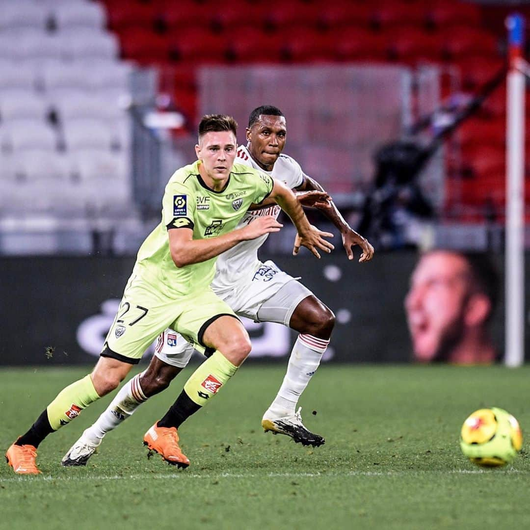 リーグ・アンさんのインスタグラム写真 - (リーグ・アンInstagram)「👉🦁👈 ⚽️⚽️⚽️ L'@ol s'impose largement pour son premier match de championnat grâce à un grand @memphisdepay 💪 !  🆚 #OLDFCO (4-1)  Olympique Lyonnais roll in their first league match thanks to big performance by Memphis Depay 💪 ! • • #Ligue1UberEats #Depay #MemphisDepay #OL #OlympiqueLyonnais #GroupamaStadium」8月29日 6時33分 - ligue1ubereats