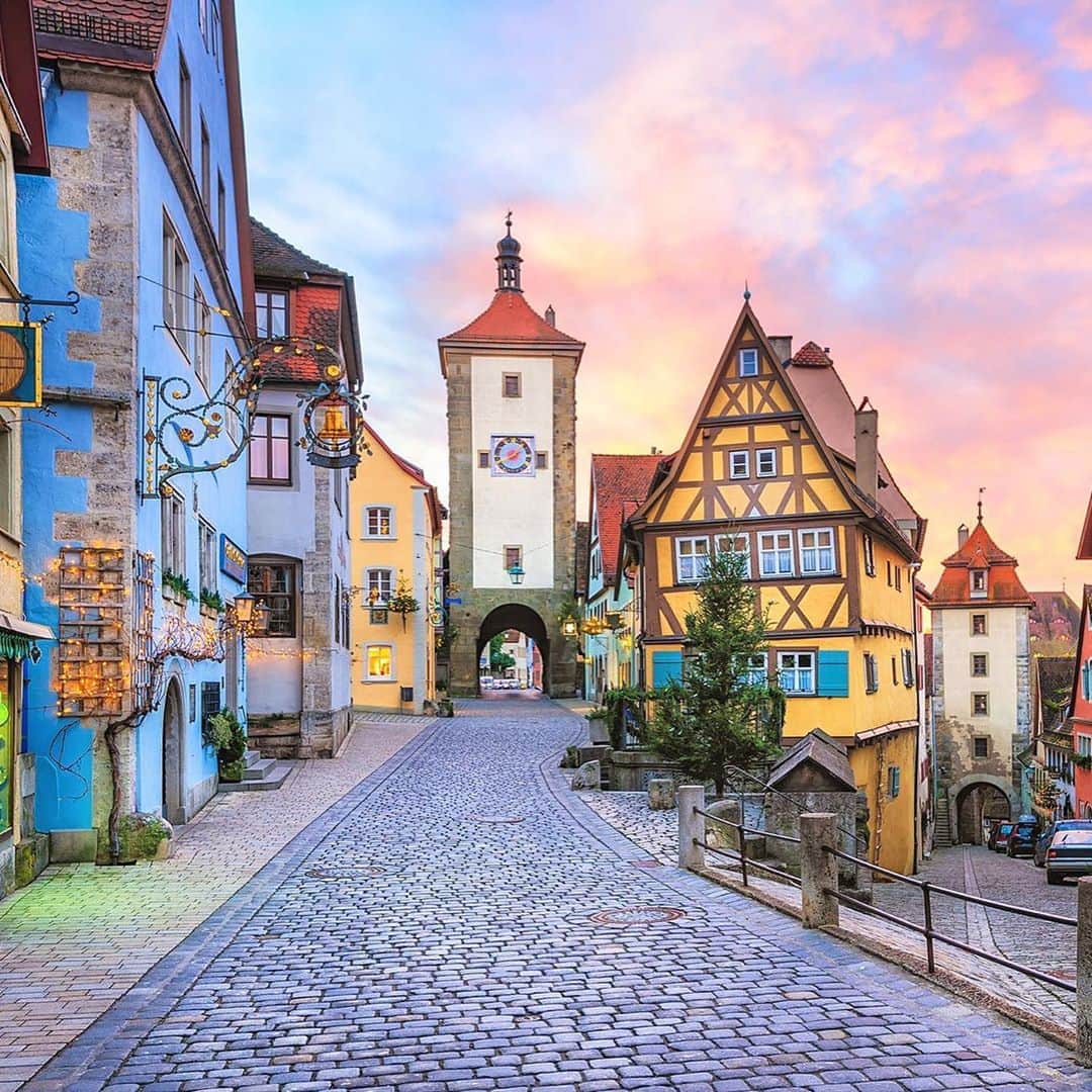 Lonely Planetのインスタグラム：「Germany is a wonderful country to drive around. Besides autobahns, it boasts eons of history, jaw-dropping landscapes and a huge variety of outdoor activities to get you to stretch your legs.   We've picked out Germany's 10 most spectacular road trips for any type of traveler.   Send this to your favorite car companion and tap the link in our bio to see all 10.  Featured destinations: 1️⃣Rothenburg-ob-der-Tauber  2️⃣Bacharach 3️⃣Gertelbachtal 4️⃣Quedlinburg 5️⃣Neuschwanstein Castle」