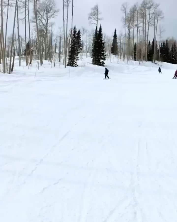 カルロス・ブーザーのインスタグラム：「Water Only What Waters You... Major 🔑... Those That Know Me, Know Shredding The Mountain Has Become One Of My Favorite Hobbies Since Retiring From The League!!!! Making Plans, If You Wanna Join Hit Ya Boy Up... Quick Warren G Flashback For My OG’s!!!! #HOLDAT edit: @mitch.sayers 🏂」