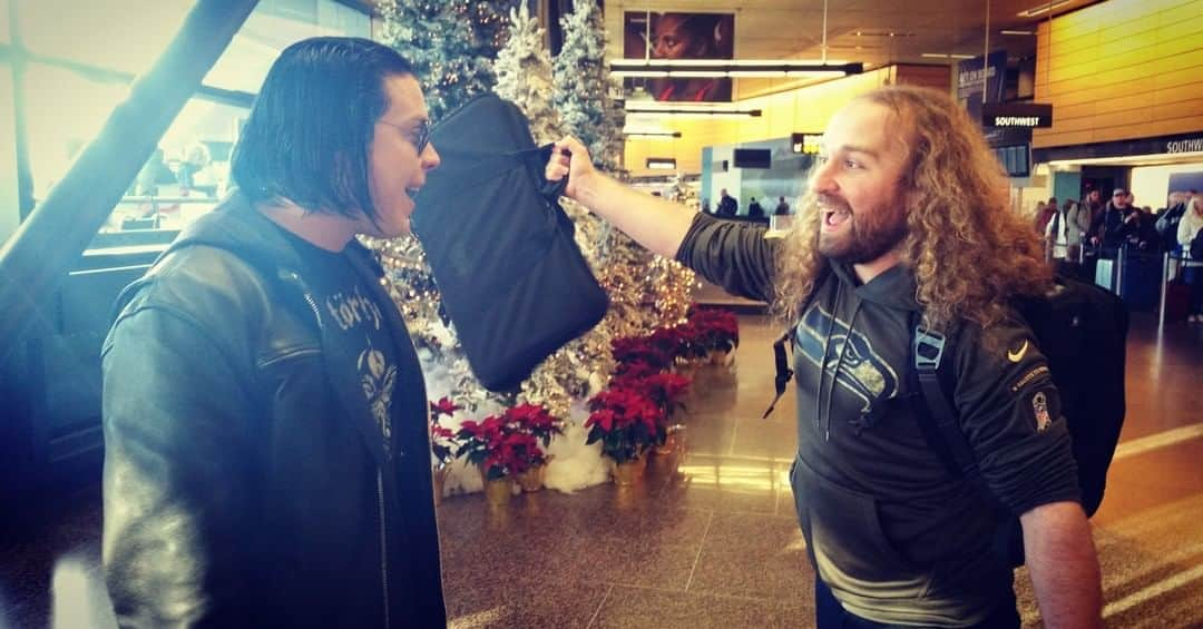 Queensrycheさんのインスタグラム写真 - (QueensrycheInstagram)「#fbf - Parker and Bender at airport heading to Reno for a show 🤘 #queensryche #flashbackfriday #parkerlundgren #bender #bestfriends #friendship #memories #goodtimes #wemissperformingforyou #wemissourrychers #rychersrule」8月29日 7時00分 - queensrycheofficial