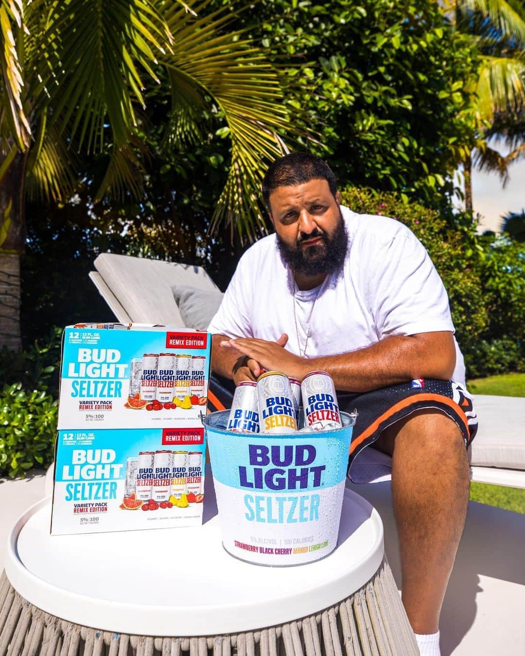 DJキャレドさんのインスタグラム写真 - (DJキャレドInstagram)「Bud Light Seltzer is launching their new Remix Edition variety pack, so naturally bud light came to me, to spread the word.  With new flavors like grapefruit, pineapple, and cranberry, plus the OG strawberry, you gotta give them a try @budlight #ad」8月29日 7時13分 - djkhaled