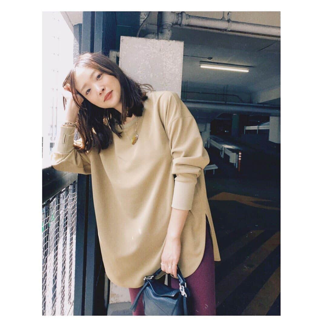 野尻美穂のインスタグラム：「このラッシュ、気に入ってる🥰 暑いけど気分は秋だから、汗もすぐ乾くしとても取り入れやすい😌 しかし8月一瞬で終わるなぁ🥺 あと4ヵ月も大事に過ごそう🤍 #wai_ships #ラッシュガード」