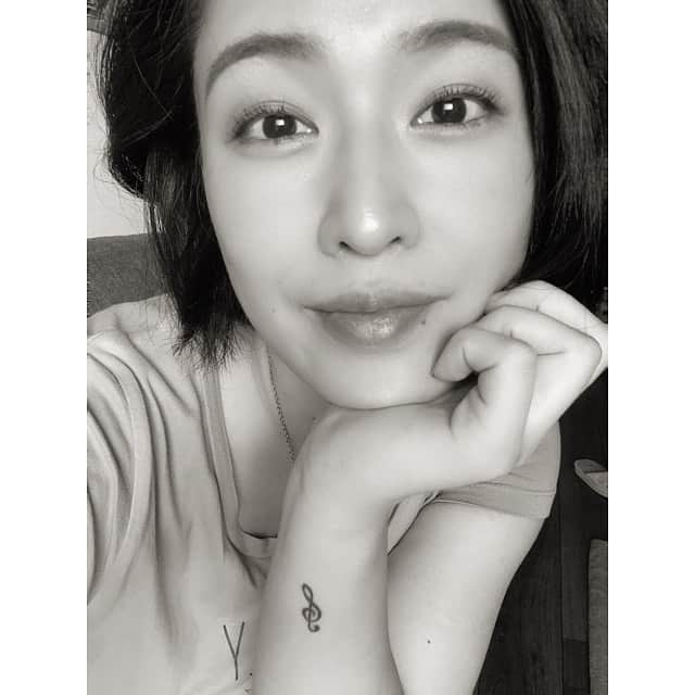 pukkeyのインスタグラム：「まつ毛美容様々😉 久々パパ帰ってくるから メイクしました💄  #33yearsold  #まだまだ人生これから #オトナ女子 ☝️最近FODで観てたから🤣」