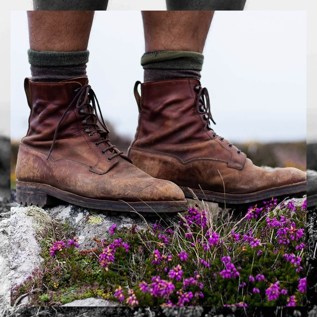 のインスタグラム：「Snowdon in Oak Wax Hide - photo credit @muddy_fishing_boots #crockettandjones #madetobeworn #customerimages」
