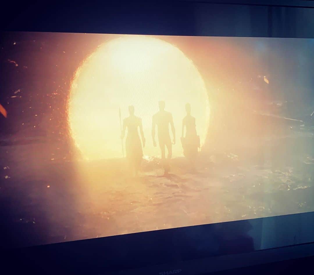 のインスタグラム：「RIP @chadwickboseman  自宅鑑賞。 エンドゲームのここのシーンから最後まで全て好き。 #弥助 観たかったな。 どうかやすらかに。  #blackpanther  #avengers  #chadwickboseman」