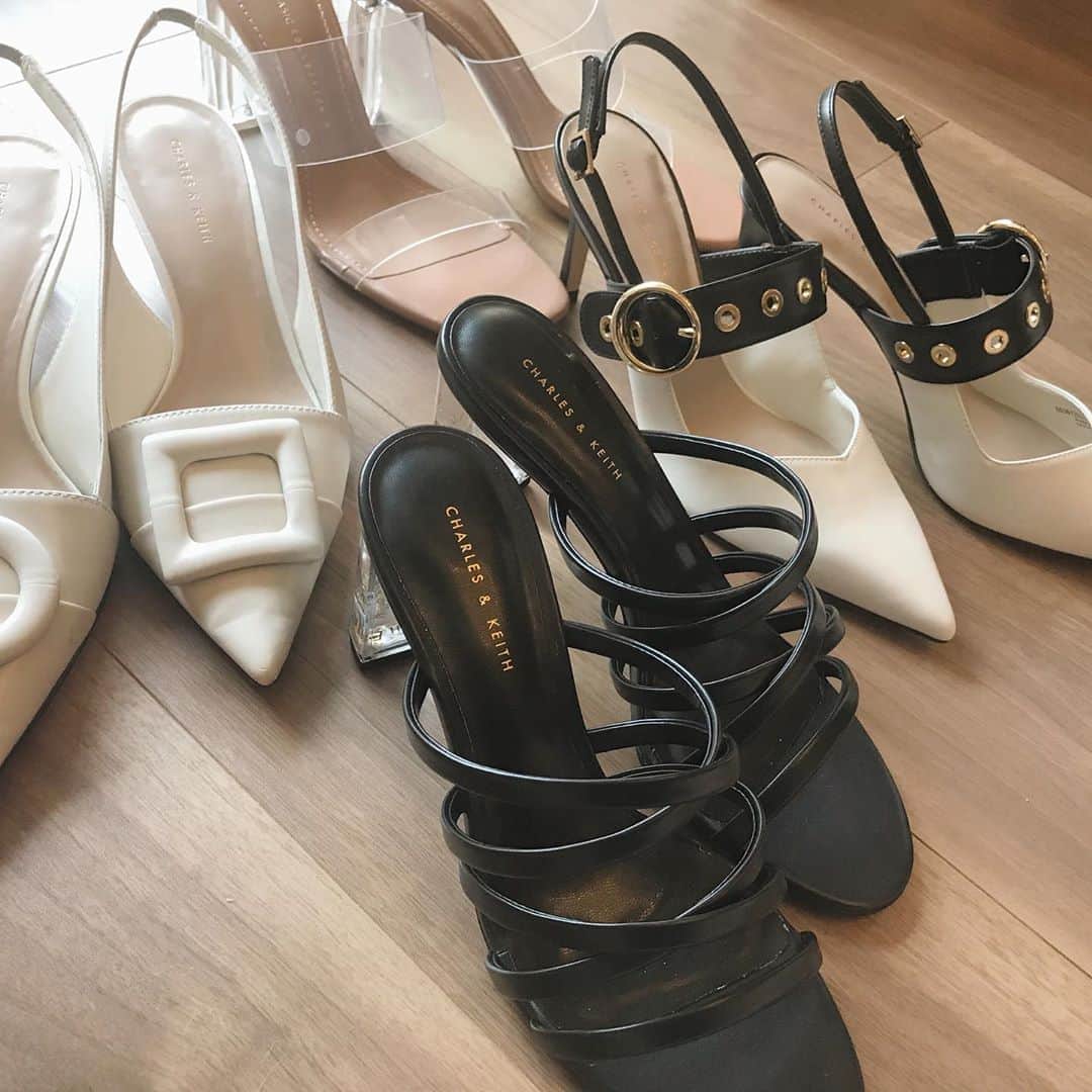 高木由梨奈さんのインスタグラム写真 - (高木由梨奈Instagram)「サンダルまとめ買い👡❤︎﻿ ﻿ zaraのクリアサンダルずっと欲しくてやっとサイズ見つけた〜😻うれしいぃ！﻿ ﻿ CHARLES&KIETHの靴は全部履きやすくて値段もお手頃だからすき💕﻿ ﻿ #zara﻿ #charlesandkeith  #サンダル」8月29日 17時28分 - yurina_takagi