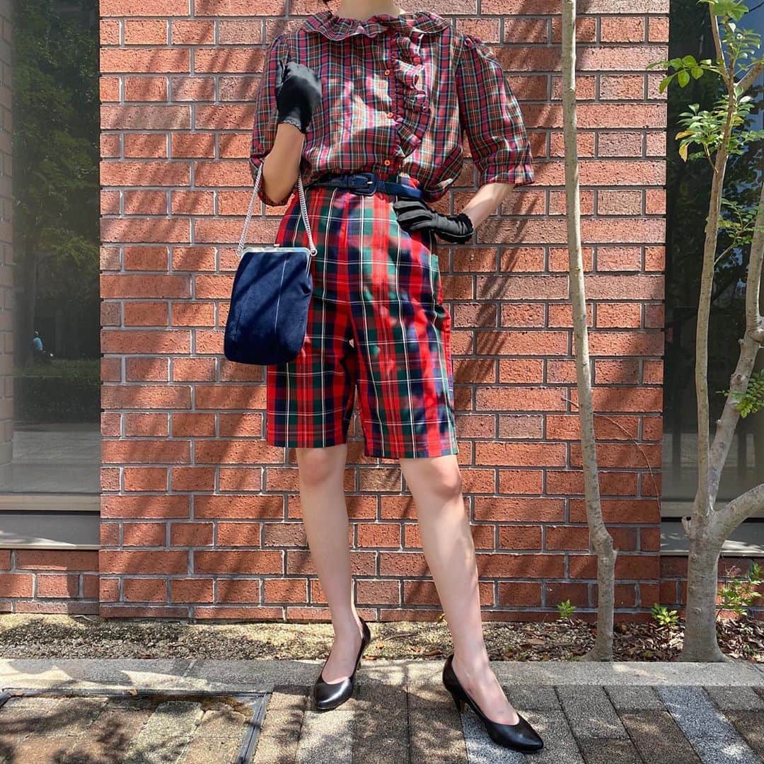 NUTTY Vintage&Collectibleのインスタグラム：「🍒NEW ARRIVAL🍒  ☑︎vtg autumn check blouse&pants  こっくりした色味を加えて、気分から秋めいて🎑 check×checkで粋なスタイルはいかが？  💌DMからも通販承ります💌 ㅤㅤㅤㅤㅤㅤㅤㅤㅤㅤㅤㅤㅤ ------------------------------------ 🛍NUTTY通販について🛍 ------------------------------------- ＜ONLINE STORE＞ VINTAGE▶︎http://nutty.theshop.jp/ USED SELECT▶︎https://nuttyselect.official.ec/ （プロフィールページURLよりjump🕊） ㅤㅤㅤㅤㅤㅤㅤㅤㅤㅤㅤㅤㅤ ＜VIDEO CHAT SHOPPING＞ テレビ電話をお繋ぎして、リアルタイムでご案内いたします。詳細は過去の投稿をご覧ください。」