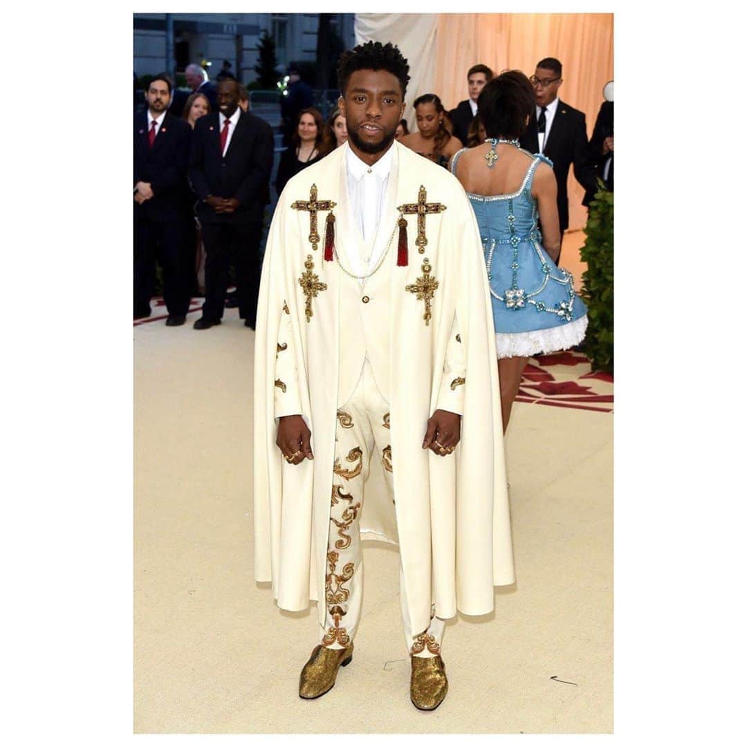 のインスタグラム：「The news of Chadwick passing has devasted us all. Like a true hero he fought his battle to the end and never stopped gifting us his incredible talent.  He was a king in real life and on screen, the world will miss him dearly. RIP @chadwickboseman」