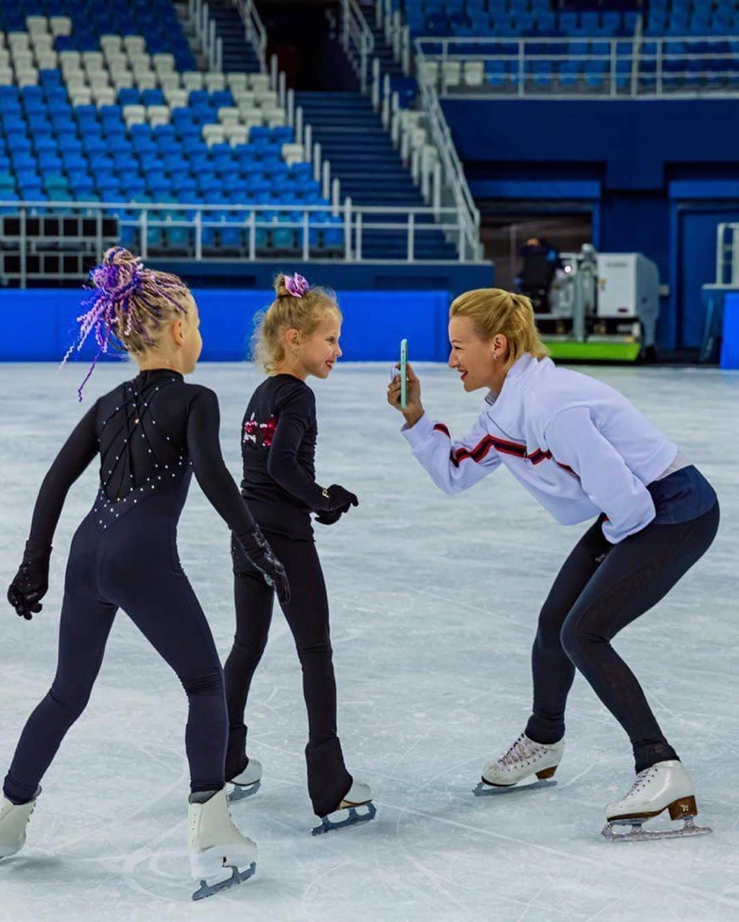 タチアナ・ボロソジャルさんのインスタグラム写真 - (タチアナ・ボロソジャルInstagram)「⛸У меня приятная новость для маленьких фигуристов!  Мы вновь запускаем нашу онлайн-школу по фигурному катанию! ⠀ ✅ Приглашаю юных спортсменов на наши занятия.Стартуем уже в понедельник, 31 августа. ⠀ Так как у всех начинаются занятия в школе + регулярные тренировки, мы будем делать запись каждой онлайн-тренировки, чтобы вы могли посмотреть её в удобное время. Но доступ к видео-тренировкам дается на время тренировочного цикла. ⠀ Длится тренировка 1 час и проходит в ZOOM. ⠀ Все остальные важные подробности вы можете узнать на аккаунте наших сборов @volosozhar.camp 😊 ⠀ #Волосожар #ТатьянаВолосожар #фигурноекатание #фигурноекатаниедети」8月29日 17時44分 - fire_bird