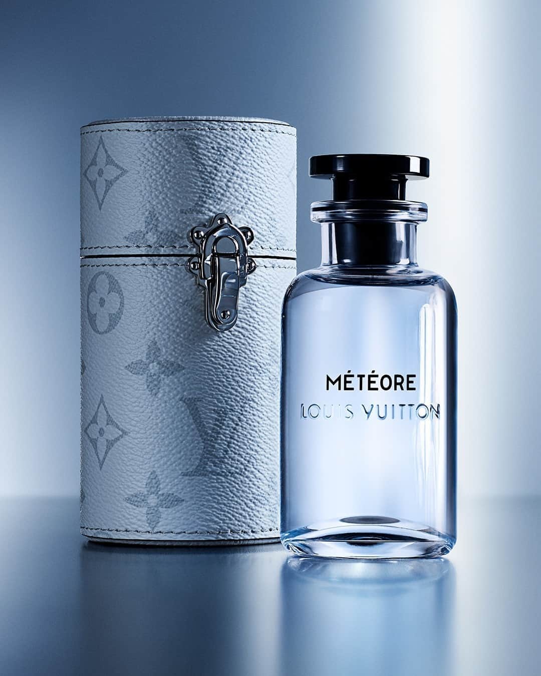 ルイ・ヴィトンさんのインスタグラム写真 - (ルイ・ヴィトンInstagram)「Introducing Météore. #LouisVuitton presents a new fragrance for men that fuses elements of the sky and the earth to convey a limitless sense of elegance. Discover the latest perfume via link in bio. #LVParfums」8月29日 18時00分 - louisvuitton