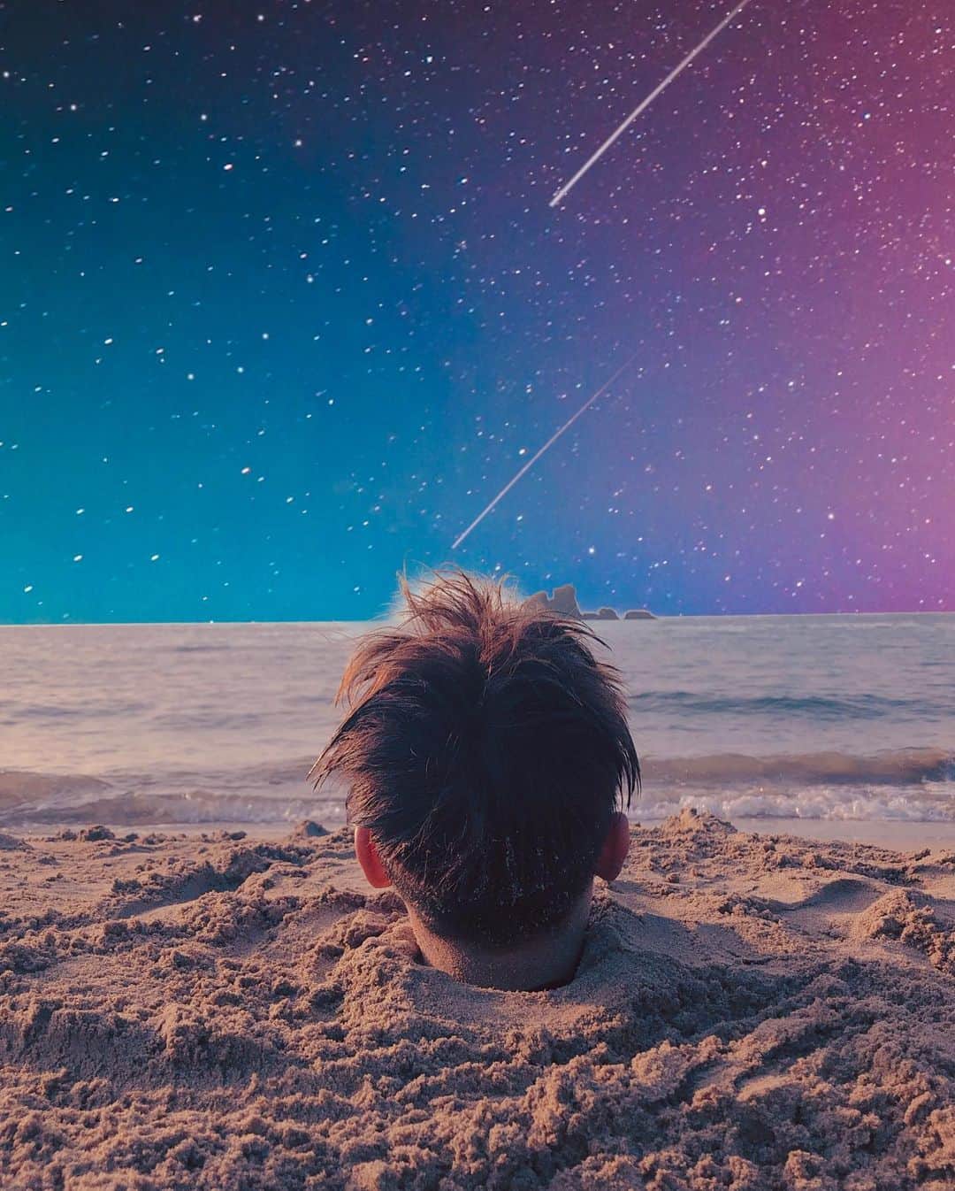 ひなたさんのインスタグラム写真 - (ひなたInstagram)「空にお洒落スパイスまぶしてみたんやけどもどう？ 右下の草もついでになかった事にしてみたんやけど、どう？  @enlightquickshot #quickshot #enlightquickshot #ad #空加工 #草刈り #星空加工 #花火」8月29日 18時11分 - imomuhi_nata