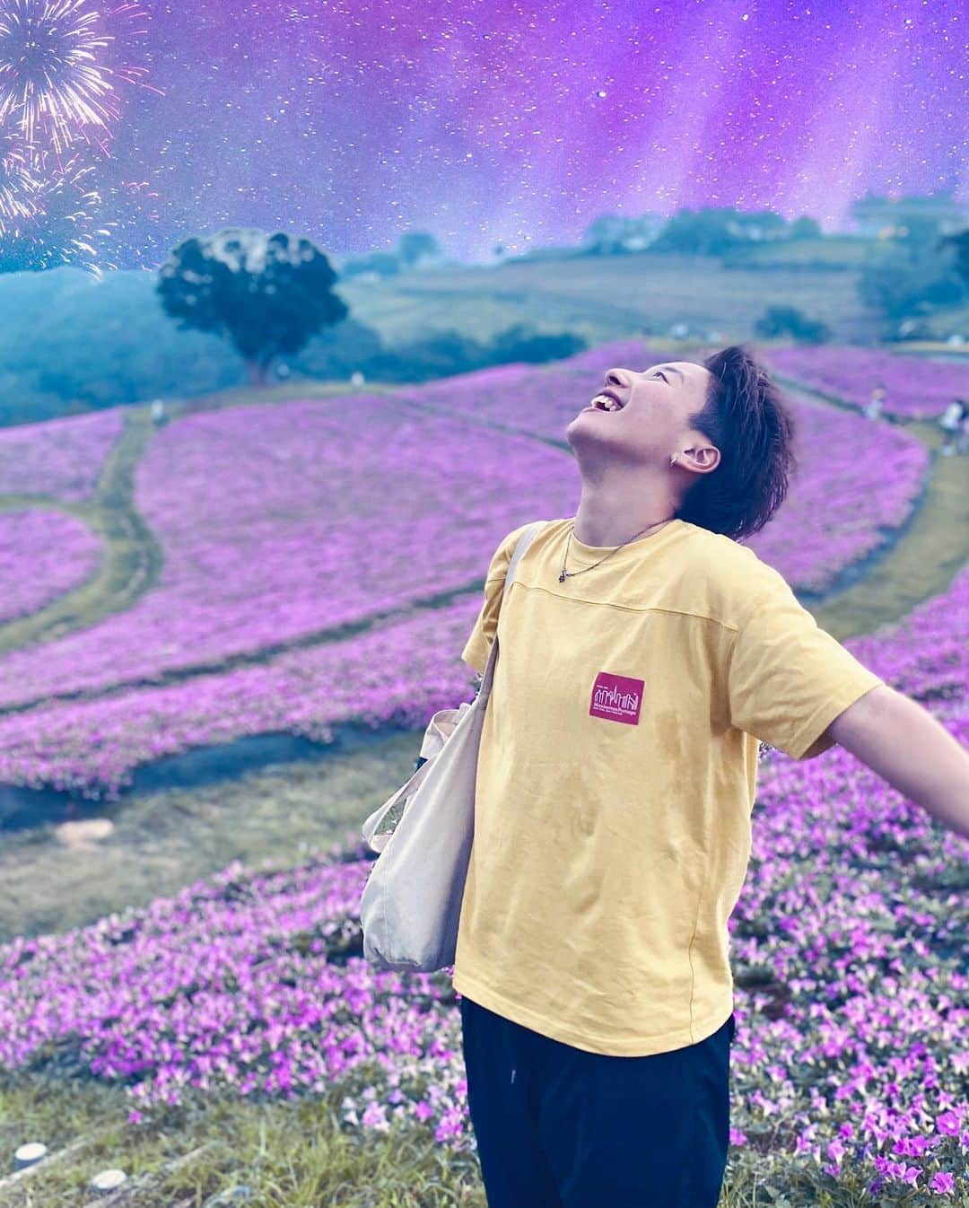 ひなたさんのインスタグラム写真 - (ひなたInstagram)「空にお洒落スパイスまぶしてみたんやけどもどう？ 右下の草もついでになかった事にしてみたんやけど、どう？  @enlightquickshot #quickshot #enlightquickshot #ad #空加工 #草刈り #星空加工 #花火」8月29日 18時11分 - imomuhi_nata
