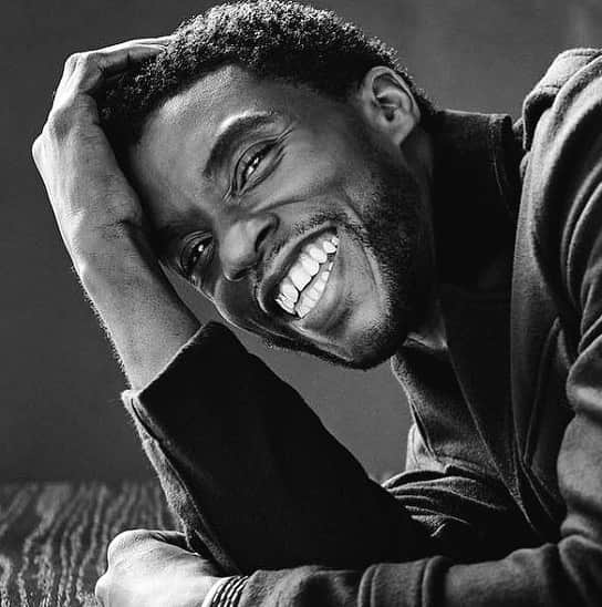 サネリー・ジェームズのインスタグラム：「R.I.P. 🙏🏾👑💔 #chadwickboseman」