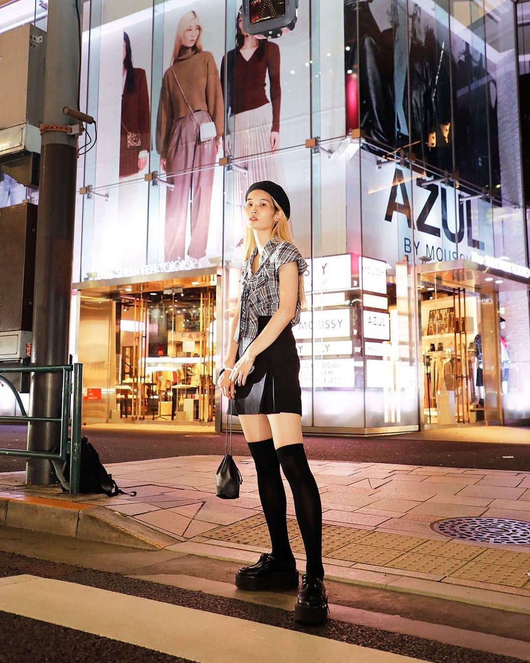 Droptokyoさんのインスタグラム写真 - (DroptokyoInstagram)「TOKYO STREET STYLE⁣⁣ ⁣⁣ Name: @yuko_nagata_  Occupation: Model Shirt: #VivienneWestwood  Skirt: #Used Shoes: #JUNYAWATANABECOMMEdesGARÇONS  Bag: #JILSANDER Hat: #GREVI #streetstyle#droptokyo#tokyo#japan#streetscene#streetfashion#streetwear#streetculture#fashion#ストリートファッション#コーディネート#tokyofashion#japanfashion⁣⁣⁣⁣ Photography: @cazumax」8月29日 18時29分 - drop_tokyo