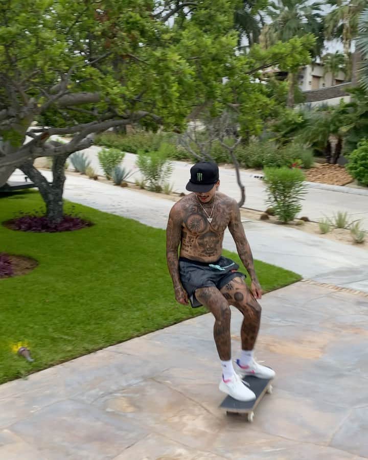 のインスタグラム：「We Just Tryna Liveee! Cabo🌴」