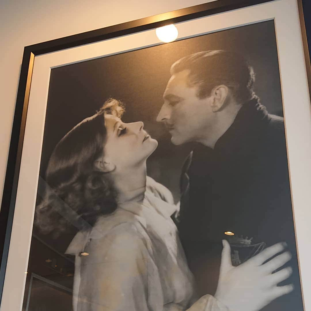 アナンダ・ジェイコブズのインスタグラム：「#gretagarbo #johnbarrymore #timelesslove #1930s」