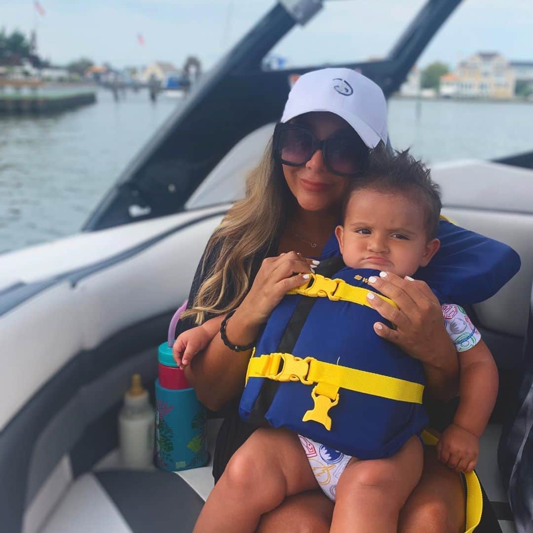 ニコール・ ポリッツィのインスタグラム：「OKAY SQUISHY 🥰」