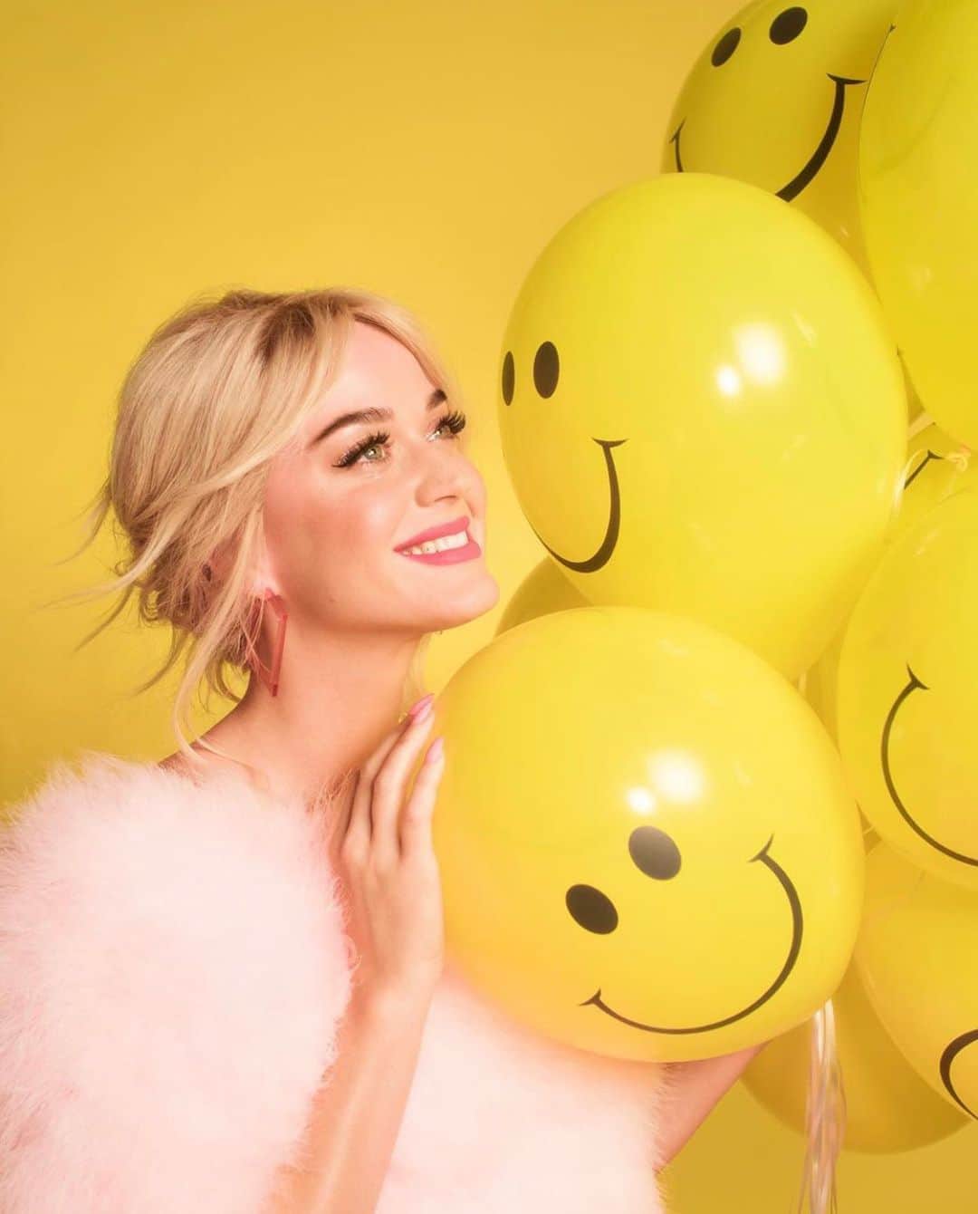 ASCAPさんのインスタグラム写真 - (ASCAPInstagram)「all smiles on this Friday night thanks to @katyperry releasing a new album 🙂 listen at the link in our bio #smile」8月29日 10時55分 - ascap