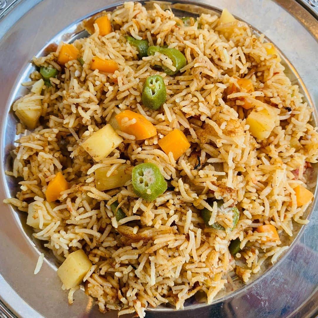 一条もんこさんのインスタグラム写真 - (一条もんこInstagram)「パキスタン風ベジタブルプラオ。  炊飯器で炊きます。 癒しの味。 #プラオ#パキスタン料理#パキスタン#自作#バスマティライス#スパイス#スパイス料理#野菜プラオ#野菜料理#炊き込みご飯#ピラフ#パキるごはん#一条もんこ」8月29日 10時59分 - monko1215