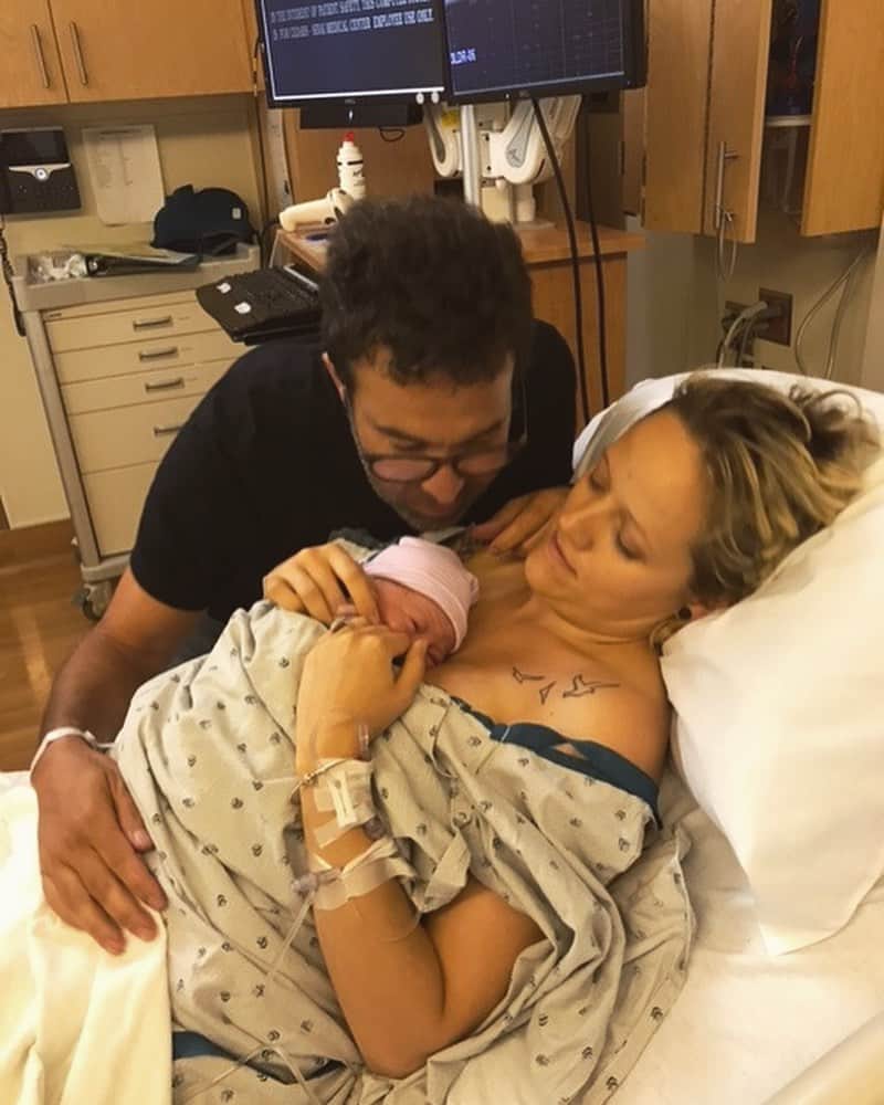 カティ・ショーのインスタグラム：「I’ve been a mom for THREE YEARS today. Completely unreal watching this person grow before my eyes. Thankful, in awe, ecstatic and a little sad. My little baby is a baby no more 😩」