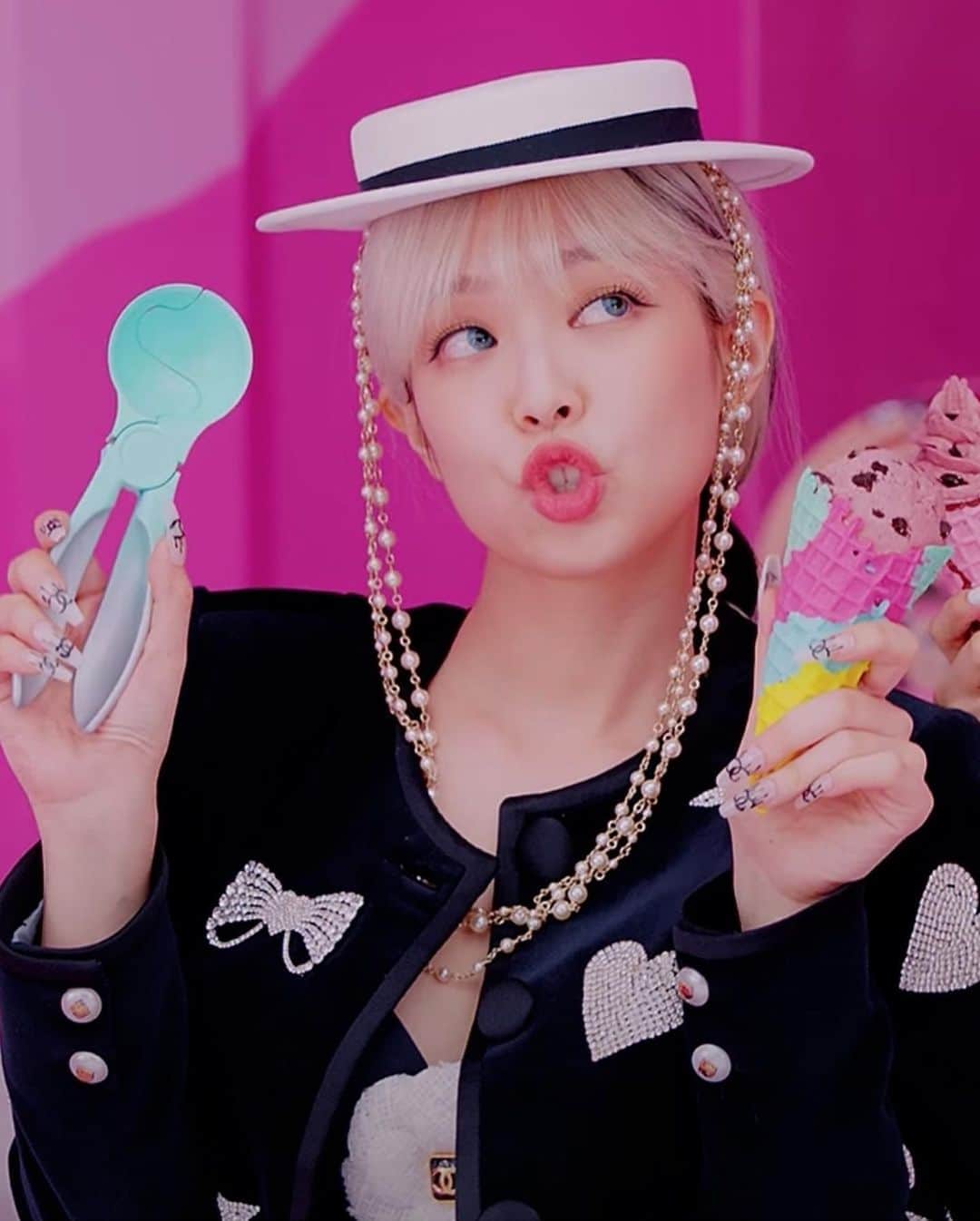 のインスタグラム：「@jennierubyjane in “Gentlewomen Bejewelled Jacket” from #SretsisFW20 in @blackpinkofficial latest MV “Ice Cream” 😋🍦 #FW20TheDreamers #BlackPink #Jennie」