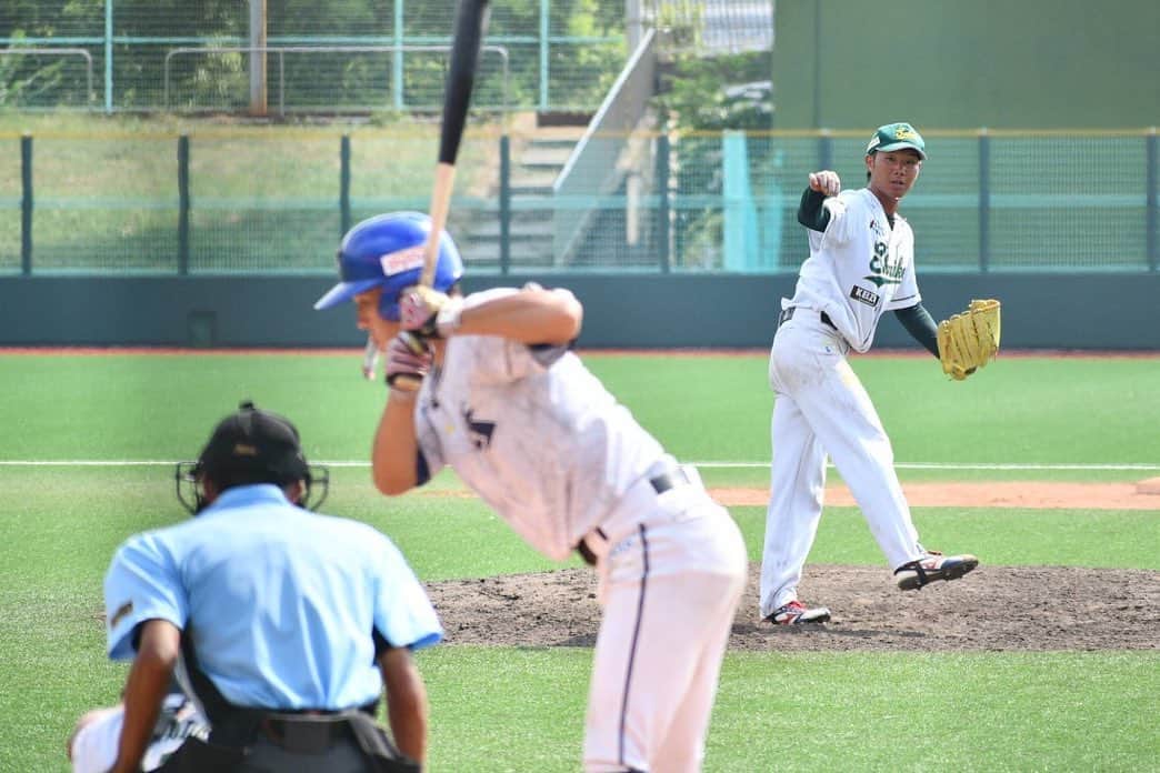 大西宏明のインスタグラム：「ノーヒットノーラン⚾️  参考記録以外で初めて携わった🤩  8/22日の試合でウチの選手がノーヒットノーランを達成しました✨✨ リーグ史上初という快挙を成し遂げました‼️  河内山投手！！ 常に自分でやるべき事を理解して1人黙々と練習に取り組む！ 尊敬する選手の1人です⭐️  改めておめでとう🎊  これからもチームの見本となって！まだまだ成長して下さい👍  #ノーヒットノーラン #河内山拓樹  #堺シュライクス #さわかみ関西独立リーグ  #リーグ発足 #リーグ史上初 #快挙  #独立リーグ #野球 #プロ野球 #目標に向かって  #おめでとう #野球好きな人と繋がりたい  #早速 #球団 #記念グッズ販売　🤗 #ホームページ　見て #smile #ほなっ！！」