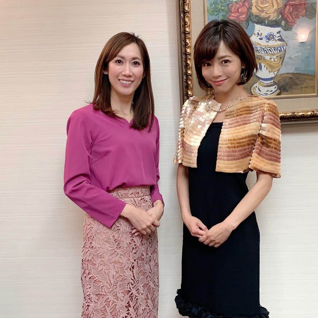 丹羽真由実さんのインスタグラム写真 - (丹羽真由実Instagram)「. . 先日、今年の秋のJRA中京競馬も 無観客で行われる事が発表されました🏇 . このような状況なので仕方がないのですが 春に続いてまたもや お馬さんや皆さんに会えません…残念😭 また、競馬場で競馬が楽しめる日が来ますように‼️ その日に向けて感染対策 より気を引き締めて頑張ります🐴 . 写真は去年の冬の中京競馬での1コマ。 釈由美子さんトークショーの司会をしました🎤 ビギナーズラックで万馬券当てた事あるんですって！ めちゃくちゃお顔が小さくて スタイル良くってお綺麗でした〜😍💕💕💕 再び競馬場でのイベントも 楽しめるようになるといいですね✨ . . #JRA #日本中央競馬会 #中京競馬場  #馬 #競馬 #競馬好きな人と繋がりたい  #釈由美子 さん #トークショー  #司会 #アナウンサー #丹羽真由実 #お疲れ様でした✨」8月29日 11時29分 - mayumi_niwa