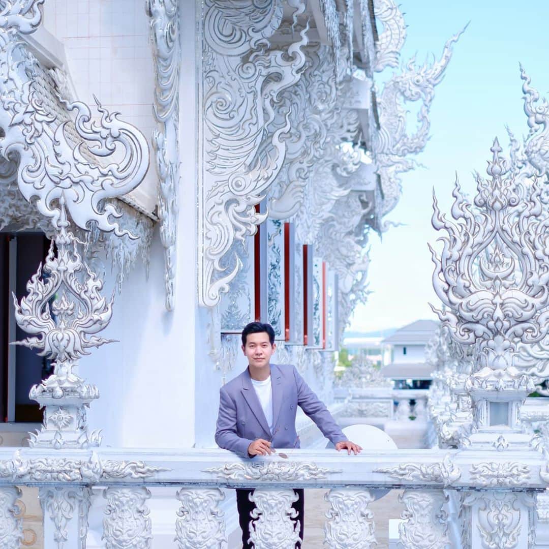 アイス・サランユーのインスタグラム：「Heaven Gate  #วัดร่องขุ่น  #เชียงราย  #เที่ยวทั่วไทยกับไอซ์ศรัณยู #chiangrai  #thailand  #amazingthailand」