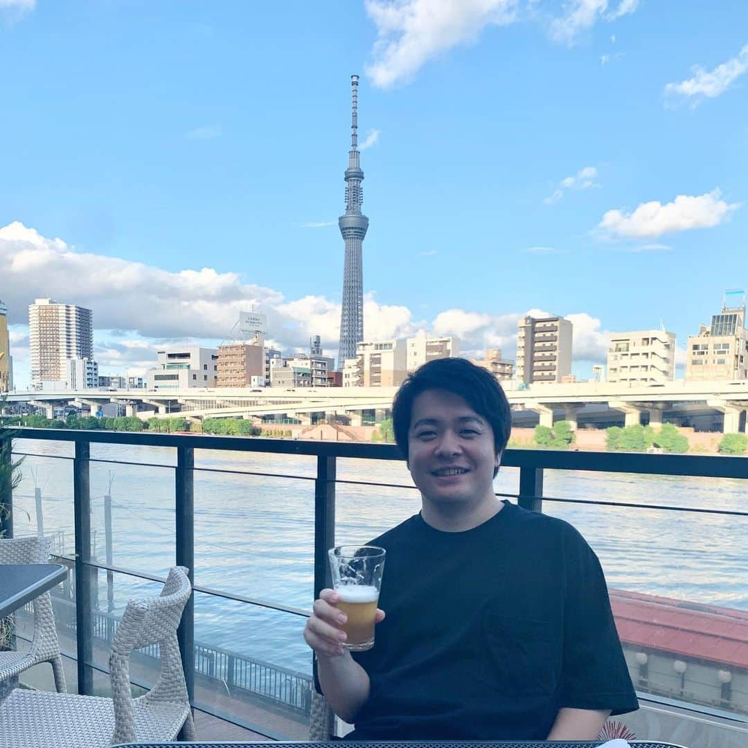 岸川聖也さんのインスタグラム写真 - (岸川聖也Instagram)「天気の良い日に外で飲むビールは最高です🍺☀️ #スカイツリー #隅田川 #ビール」8月29日 11時51分 - seiyakishikawa