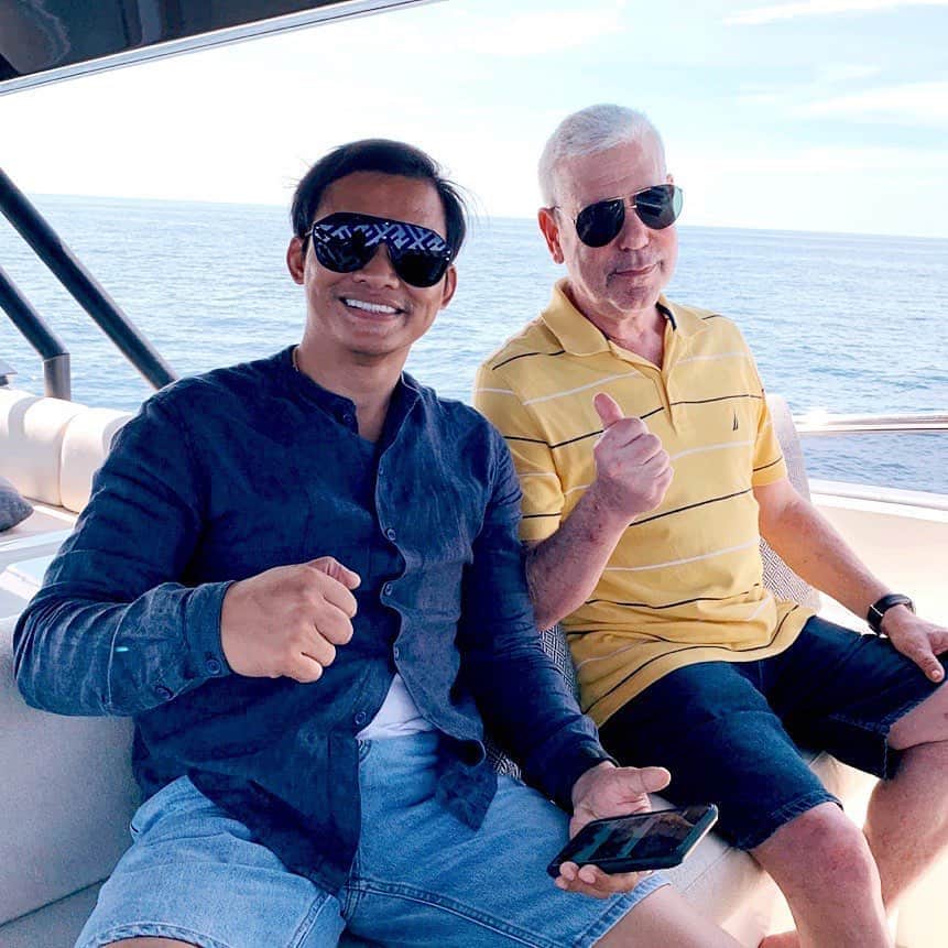 トニー・ジャーのインスタグラム：「Holidays 🏄🏿‍♂️😎🏄🏿‍♂️」