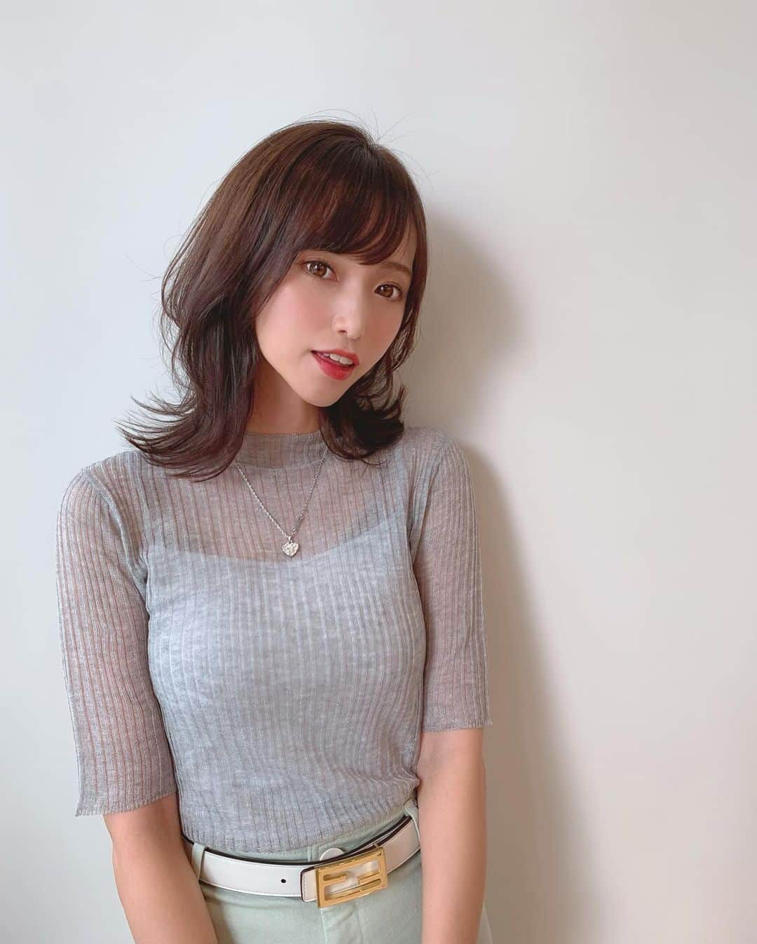 引地裕美さんのインスタグラム写真 - (引地裕美Instagram)「髪染めたよ💇‍♀️💗  いつもはワンピの下に着てる @mercuryduo_com のシアーリブニット🐚  これだけで着たら 雰囲気変わってすごい可愛いかった🥰  最後は服に合わせてラフに巻いてくれた❤️ ハイライト入れてもらったから出てくるの楽しみ❣️ いつも可愛くしてくれてありがとう🧚‍♀️💗 @chihiro__laf   #引地裕美 #モデル #rq #レースクイーン #얼스타그램 #照片 #粉我  #ゆうみ服 #패션스타그램 #데일리코디 #패션 #时装」8月29日 12時02分 - yuumihikichi