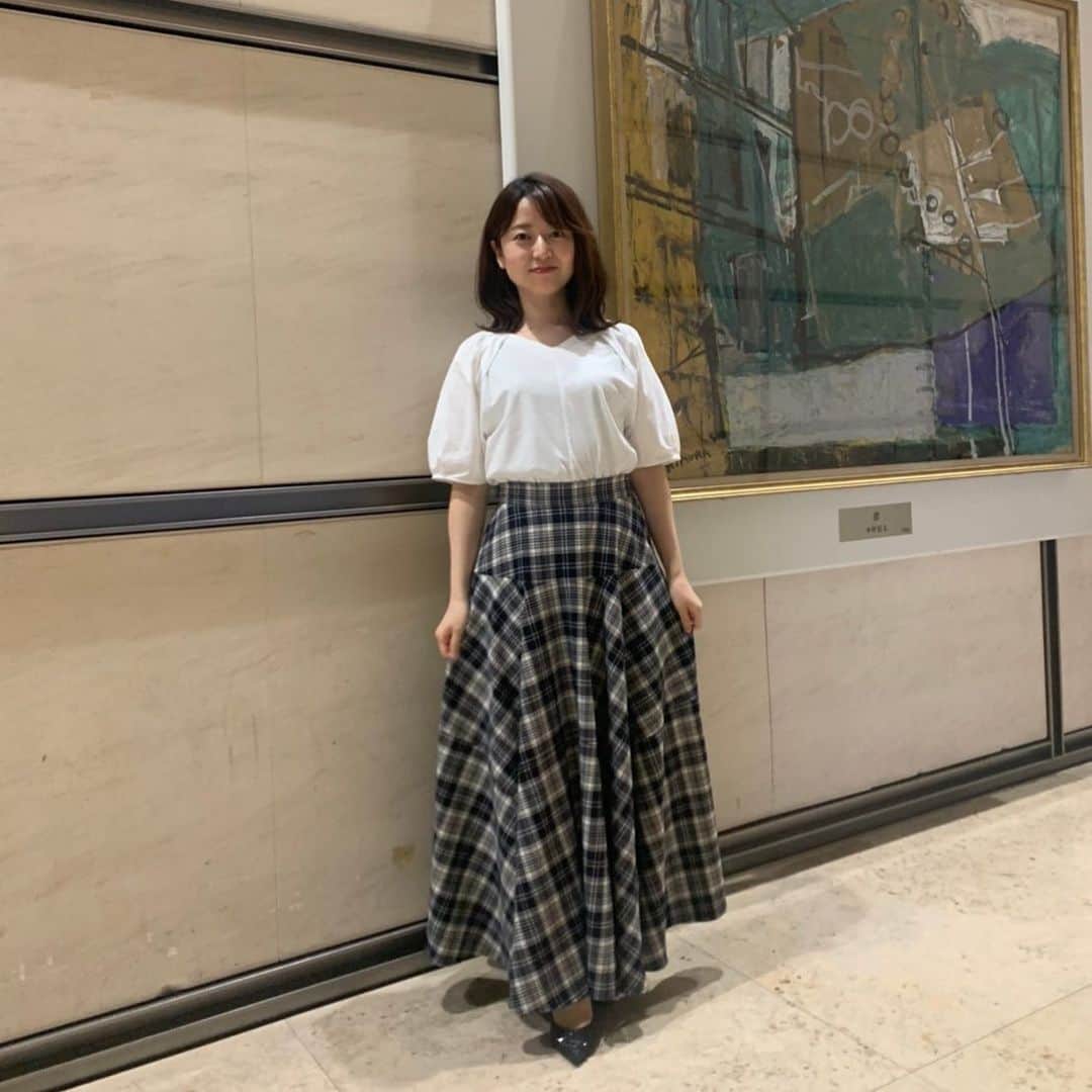 のインスタグラム：「2020.08.26(水)  #日本テレビ 「 #バゲット 」#衣装  #トップス　#スカート  #aldridge  #jeune @aldridge_official  #日テレ #テレビ衣装 #気象予報士 #お天気キャスター #気象キャスター  #weathercaster #weatherforecaster  #今日の衣装　#きょうの衣装　#今日の服 #今日のコーデ　#今日のスタイリング  #コーディネート　#153cmコーデ  #ootd #ootdfashion #ootdstyle  #2020ss  #夏コーデ　#秋コーデ #夏服　#秋服　#fashion」