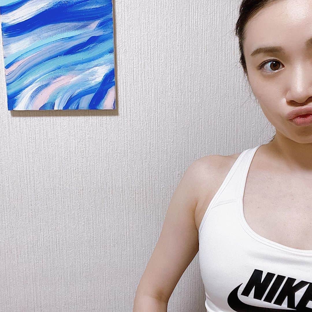 鈴木芳奈のインスタグラム：「右からカンナ。 今日もトレーニング頑張りますっ💪」