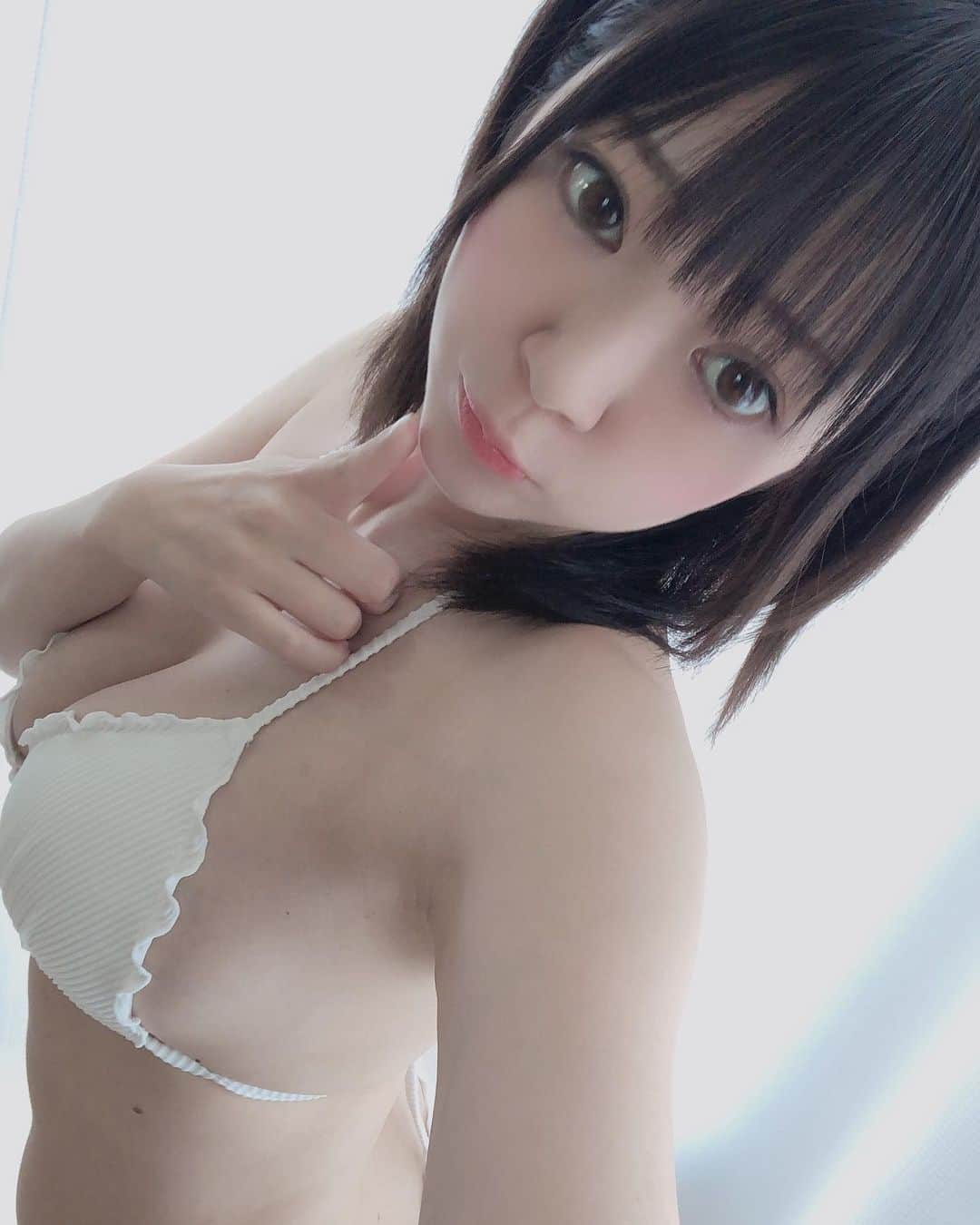 音羽莉夢のインスタグラム：「あちあちꪔ̤̥ ‎  #童顔ロリ巨乳 #合法ロリ #ロリコンホイホイ #撮影会モデル #音羽莉夢 #アミックエンターテインメント  #グラドル自画撮り部 #グラドル」